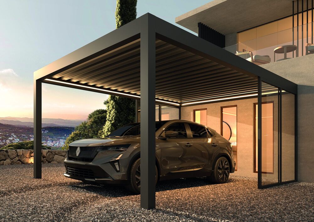 Beleuchteter Carport bei Abenddämmerung