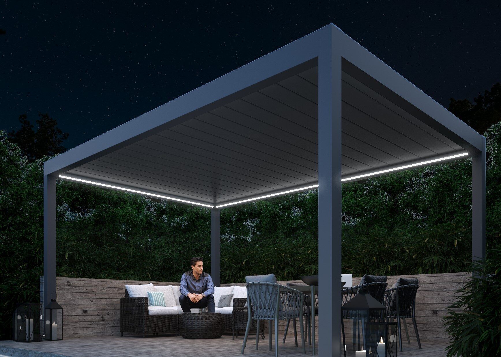 Pergola mit indirekter LED-Beleuchtung und Sitzgruppe bei Nacht – Terrassenüberdachung von GANZMANN